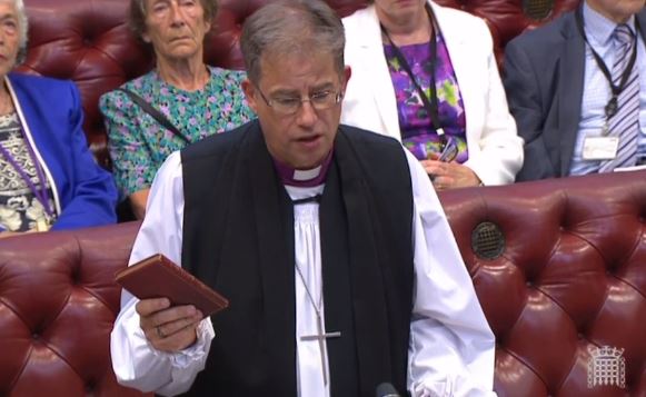 The Bishop of Oxford takes the oath of allegiance, holding the New Testament in his right hand